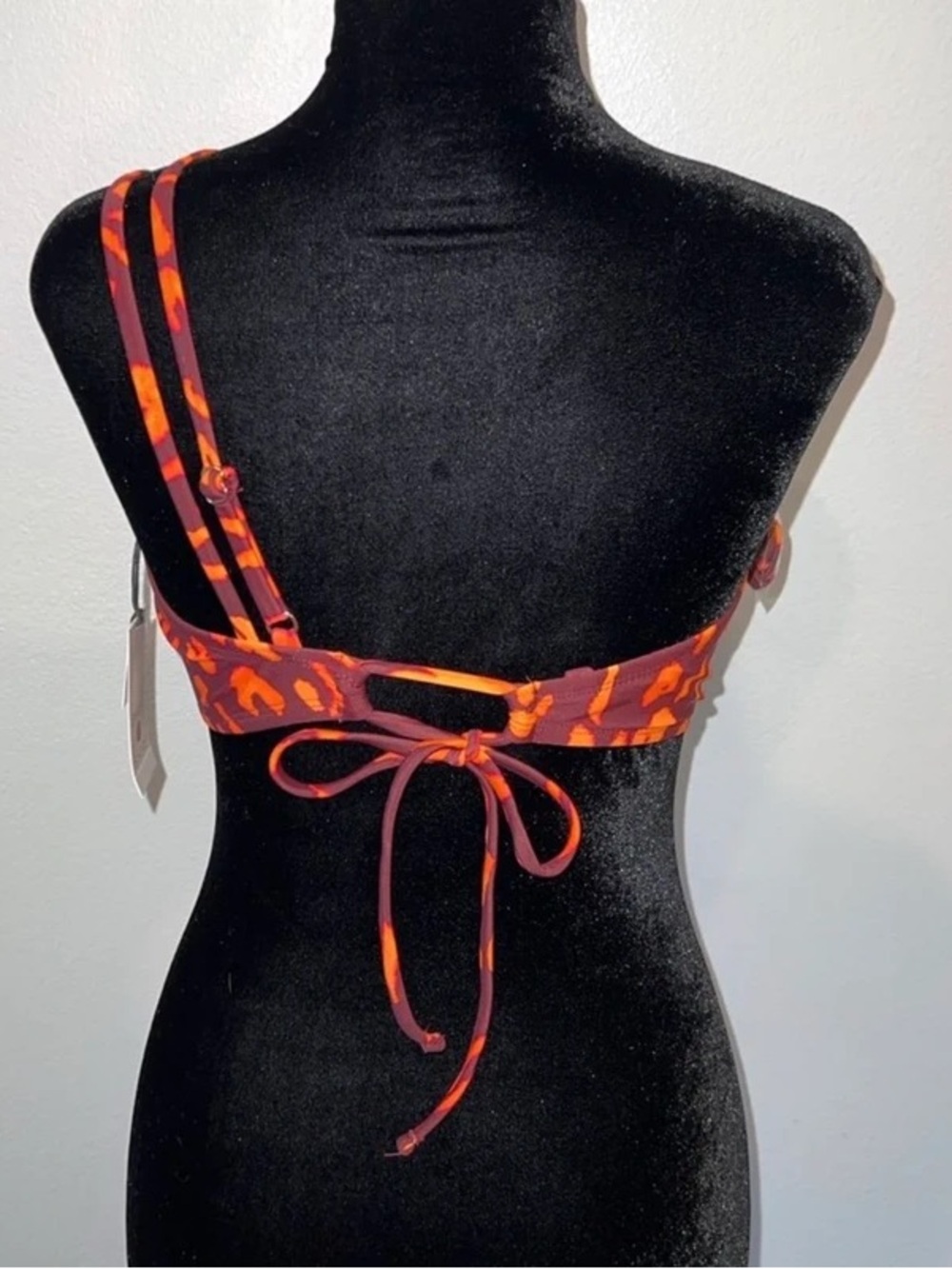 One-Shoulder Neon Orange Leopard Crop Top - Women - Picture 4 of 5
